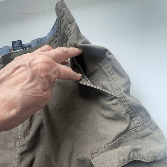 Chaps Tan Cargo Shorts, Size 34 - Picture 7 of 12